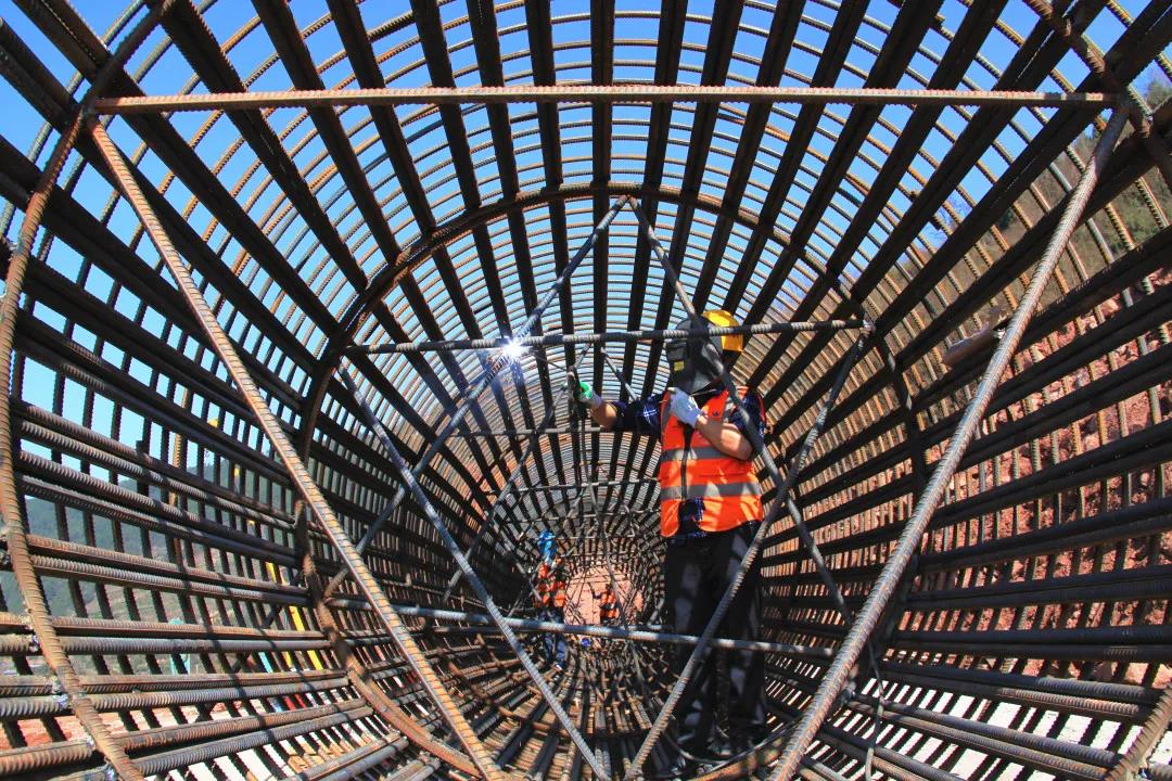 镇广高速A3合同段实现半幅贯通