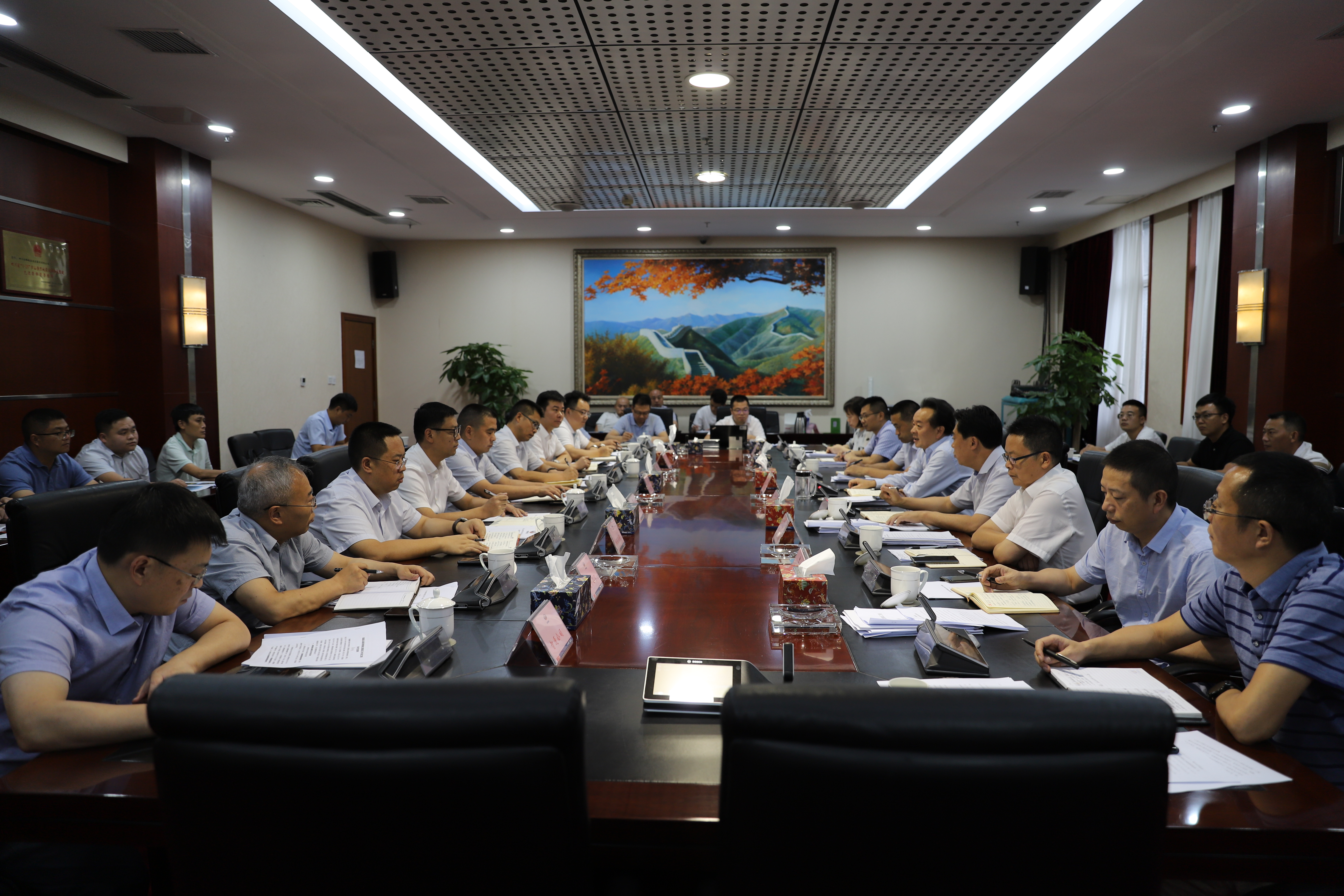 华体huati(中国)召开路面工程专题研讨会