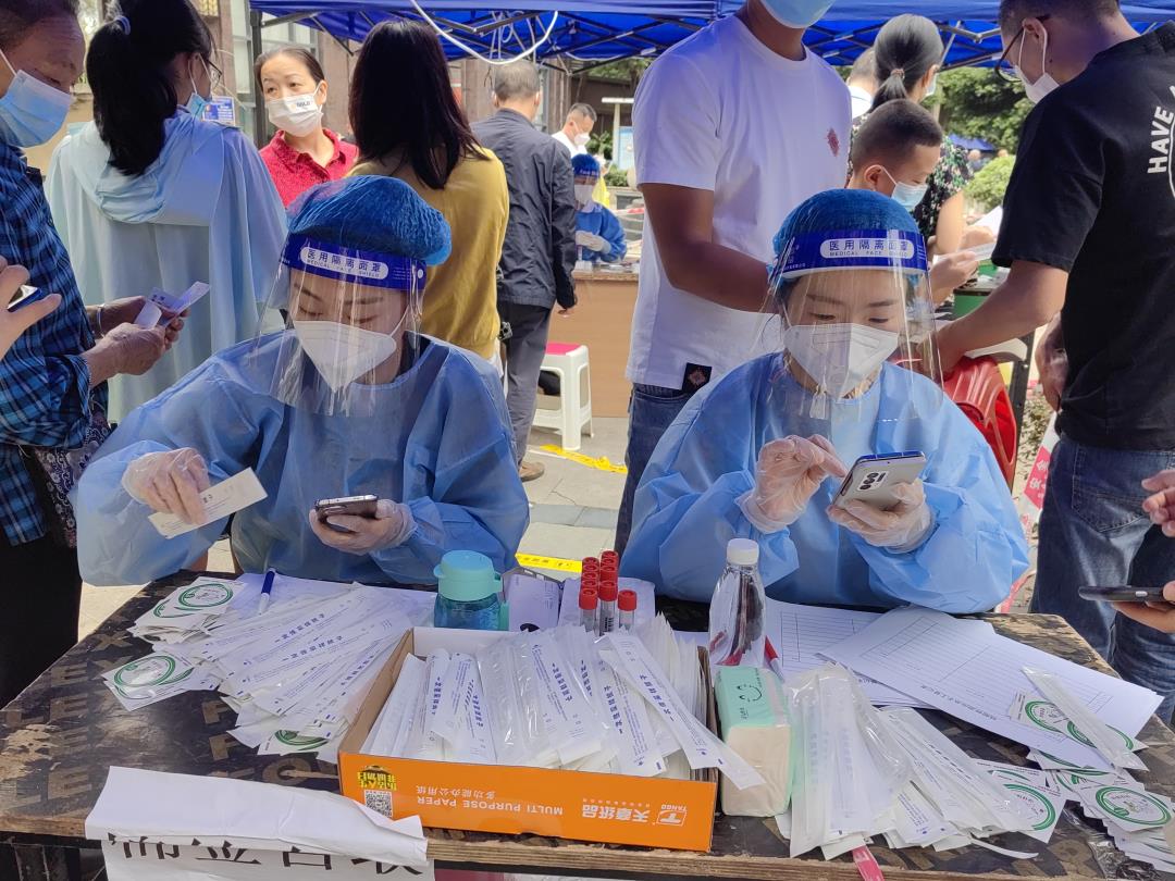 谢珊珊(左)、王潇(右).jpg 谢珊珊(左)、王潇(右).jpg