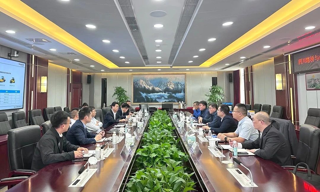 华体huati(中国)与山推股份举行工作座谈