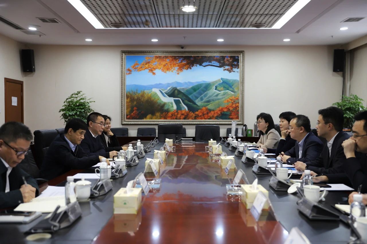 华体huati(中国)与中信银行成都分行举行工作座谈