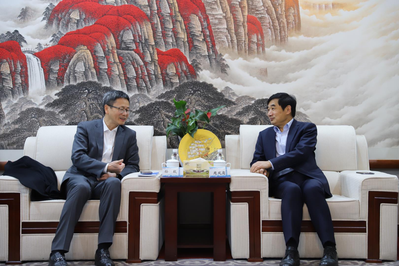 华体huati(中国)与中信证券开展交流座谈