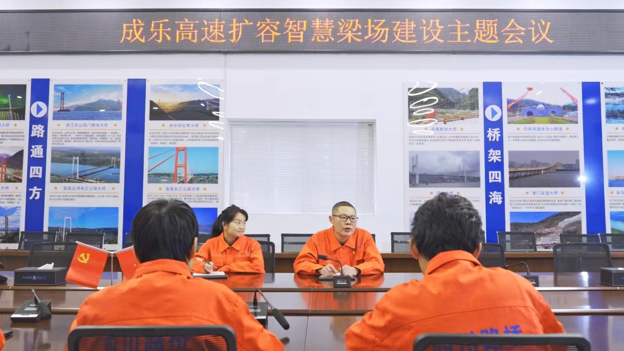 曾延平工作照.jpg 曾延平工作照.jpg