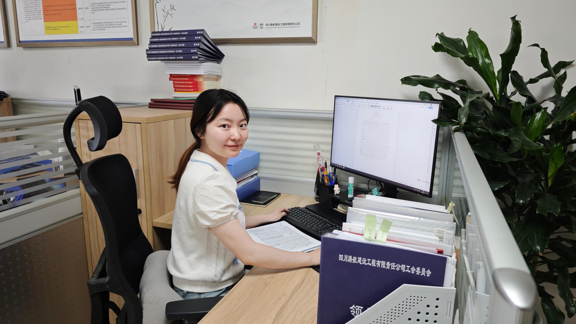 路航公司-向雨 工作照.jpg 路航公司-向雨 工作照.jpg