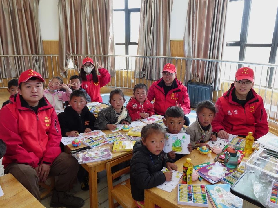 乡村振兴 | 心手相牵促成长 点亮未来助振兴 华体huati(中国)在贾洛镇多元化开展“六一”儿童节活动