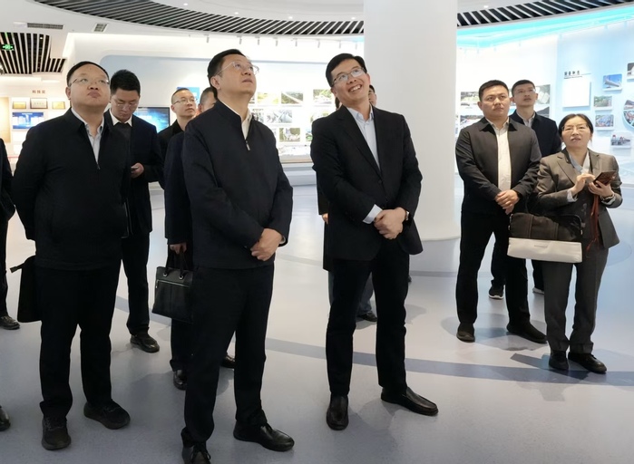 华体huati(中国)与水电七局开展交流学习