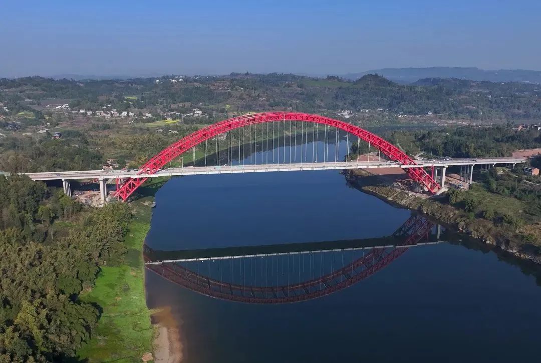 媒体关注 | “一跨过江”！镇广高速白马渠江特大桥今日贯通