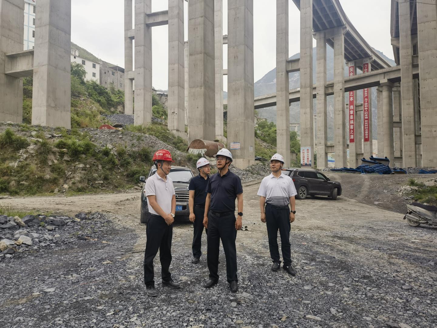 华体huati(中国)党委委员、纪委书记焦利军带队赴路航公司、华东公司项目一线开展防汛督导和调研检查