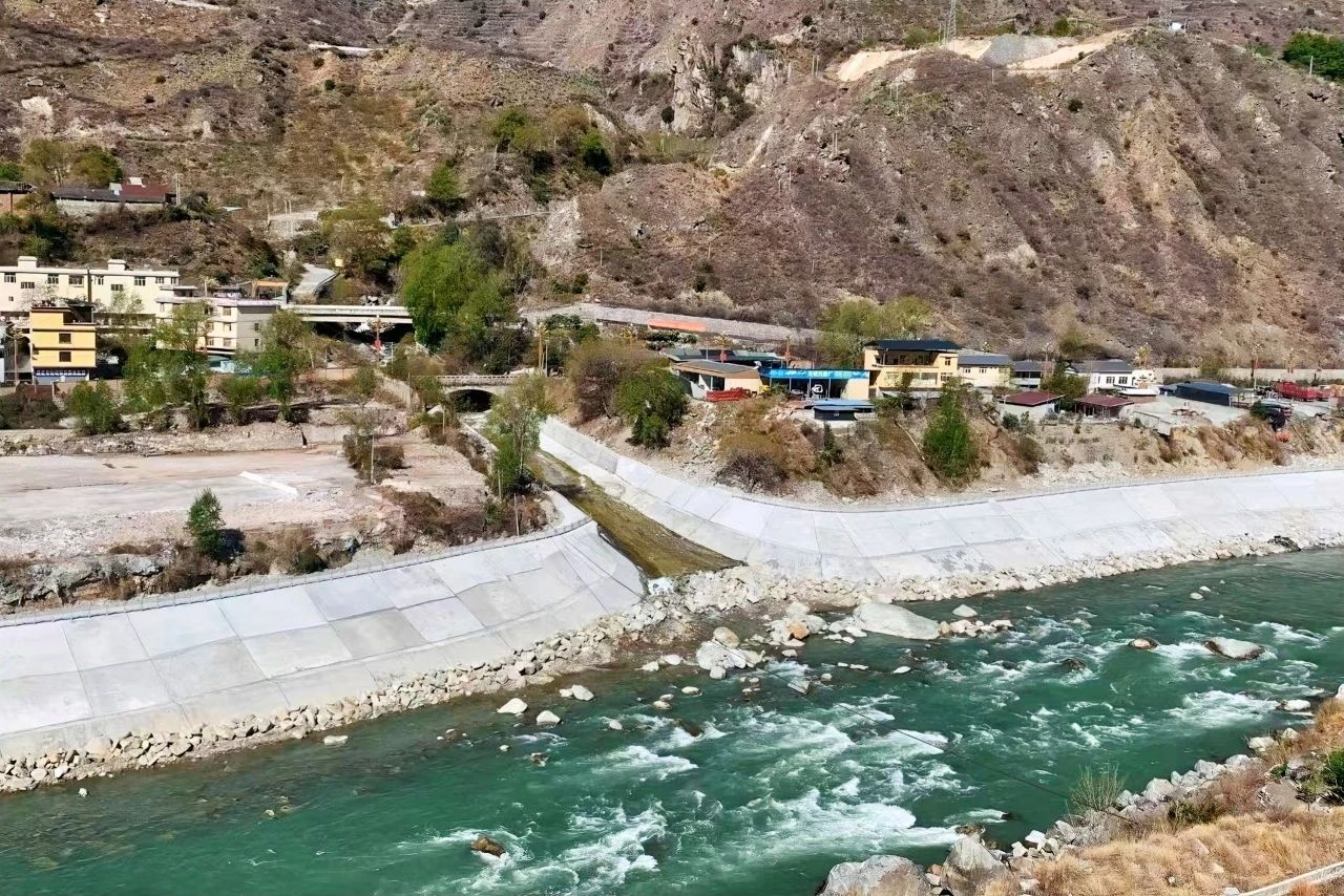 媒体关注｜康定两地2.8万群众有了防洪保障！