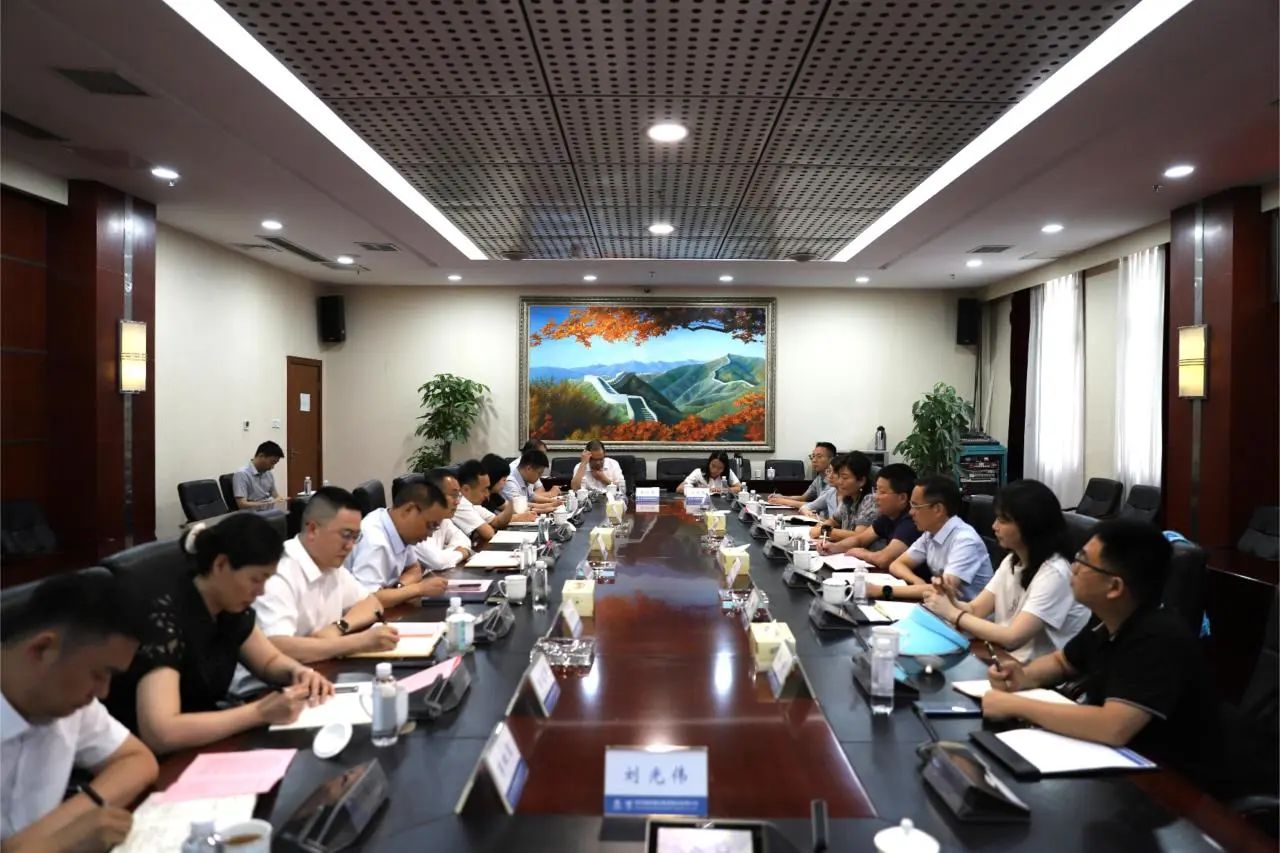 华体huati(中国)与华西集团举行交流座谈